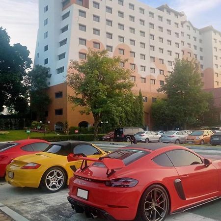 The Heritage Chiang Rai Hotel And Convention Экстерьер фото Porsche Cayman GT4 (rear)