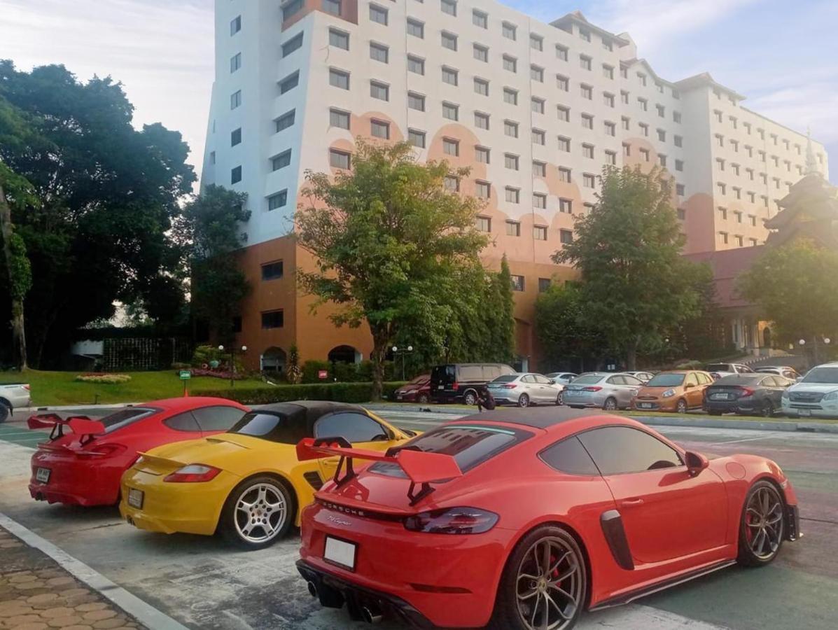 The Heritage Chiang Rai Hotel And Convention Экстерьер фото Porsche Cayman GT4 (rear)